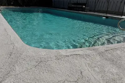 Image de Spacious 4-bedroom Family House w\/ Pool minutes from the beach.