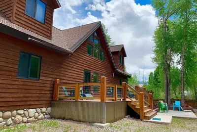 Image de Henson Creek Getaway - Great Family Cabin Along the River and Only Two Blocks from Downtown