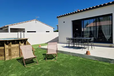 Image de Maison climatisée avec piscine, à 400 m du canal du midi. Mer à 30 minutes