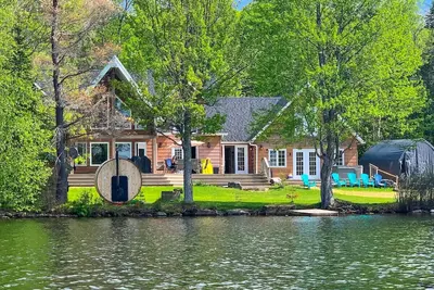Image de Lakefront, 4000sq\/f, Gym, Beach, Hot Tub, Sauna