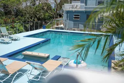 Image de The best views on St. Thomas, pool, Jeep rental