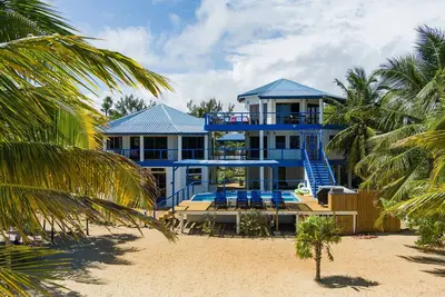Image de Spacious 6-Bed Villa, Private Pool, on the Beach!