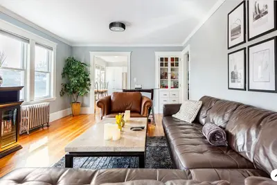Image de Modern, Spacious Condo, minutes to downtown Salem, Private Parking on Site!