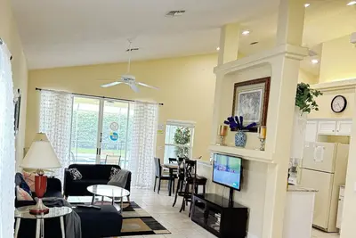 Image de Beautiful 4b2b house with Pool and jacuzzi Not Heated, Minutes to all Attraction