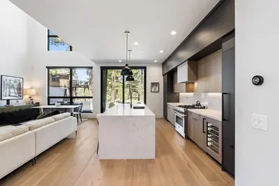 Image de Monthly Rental Luxury Townhome, Hot Tub, Fire Pit