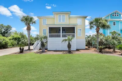 Image de Lowcountry State of Mind luxury beach getaway located on Harbor Island, South Carolina