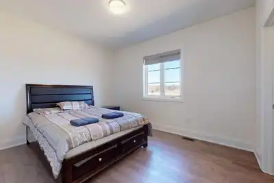 Image de Spacious Ensuite Bedroom, luxurious home kitchen outdoor terr near wonderland