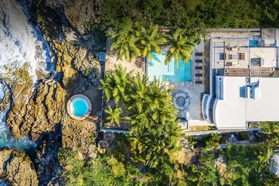 Mara Grande - Exquisite Large Group Oceanfront Rental Villa