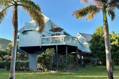 Image de Experience the perfect blend of comfort and coastal charm in an ideal location.