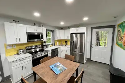 Image de Bear Run Bungalow |Kayaks|Hot Tub|Walk to Lake!