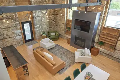 Image de Beautiful 3 bed 2. 5 bath condo w/pullout sofa in downtown Utica