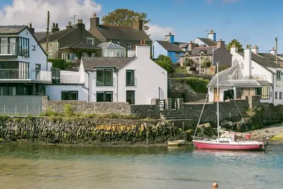 Image de Ty Lawr - an on the beach that sleeps 8 guests in 4 bedrooms