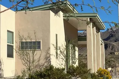 Image de Modern guesthouse on 11. 5 amazing desert view acres.