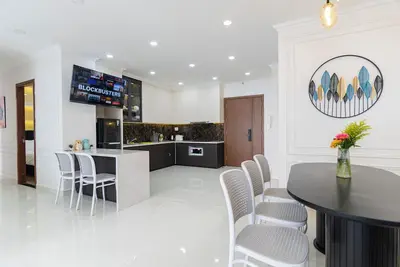 Image de Luxury #Grand-Riverside 4br #Pool#Netflix#Buivien#D4#Center#D1