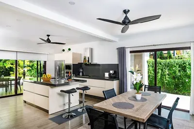 New listing, steps to Langosta  beach, Casa Isabella.