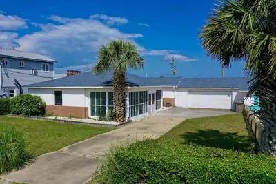 Image de 10% Off Aug + Sept! Charming Beach Cottage, 1 Block to Beach, Kure Pier + Food, Dog Friendly