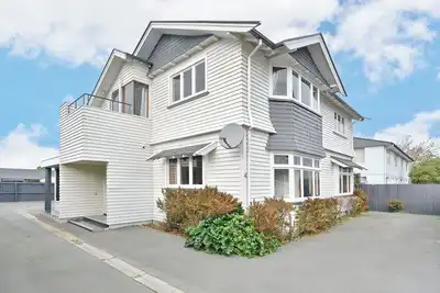 Cbd 5 bdrm Grand Villa sleeps 14 w\/free carparks