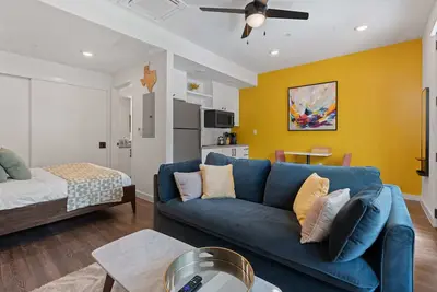 Image de Cozy Dt Atx Studio | Mins to Rainey St | Patio