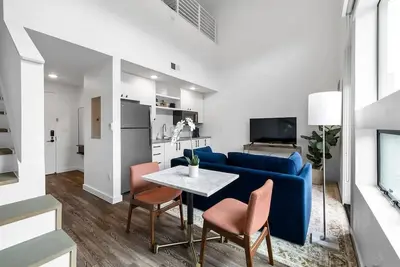 Image de Charming Dt Atx Loft | Near Rainey St | Parking