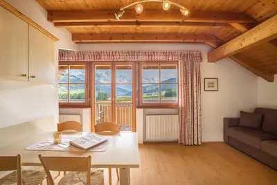 Image de Appartement '3' avec vue sur les montagnes, jardin partagé et Wi-Fi