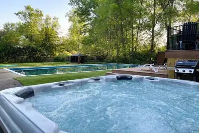 Image de Heated Pool | Kayaks | Hot Tub | Game Rooms |