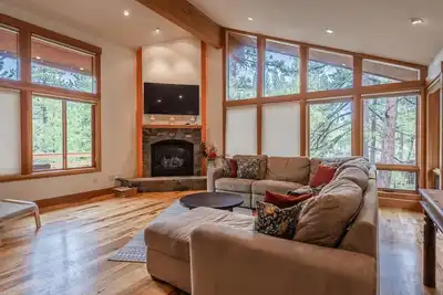 Image de Summer Getaways Available! Northstar Home with Pool Table and Free Shuttle