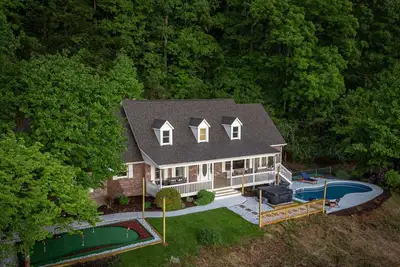 Image de Massive Asheville Compound~A Memorable Experience