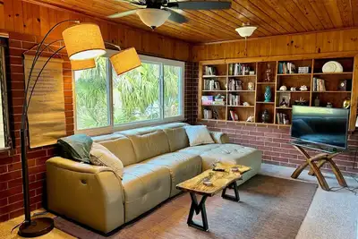 Image de Cozy Cottage - River House - Kayaks - Sup - Relax & Recharge