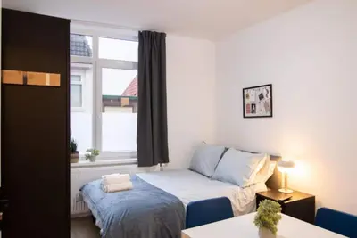 Image de Découvrez le confort et le style dans notre studio moderne à Tilburg.