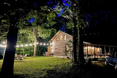 Image de Fisher Woods: Your Hilltop Log Cabin Escape in the Finger Lakes