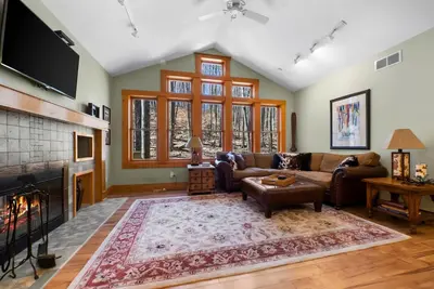 Image de Captain's Chalet: 3, 400 sq ft w/ beach & pool pass, game rm, hot tub, & firepit
