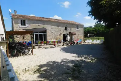 Image de Gîte classé 4 étoiles à 35 minutes de la plage de St Georges de Didonne