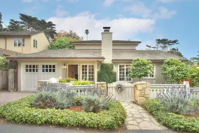 Image de 3936 Coastal Cottage - Just Steps to the Beach!