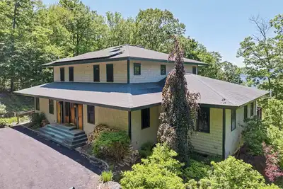 Image de Welcome to your lakeside sanctuary at White Pine on Squam