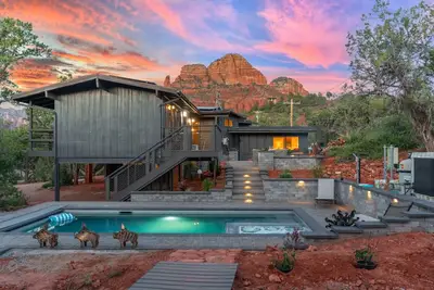Image de Scenic Sedona Getaway w/ Pool & Hot Tub - 5 mins to Cathedral Rock