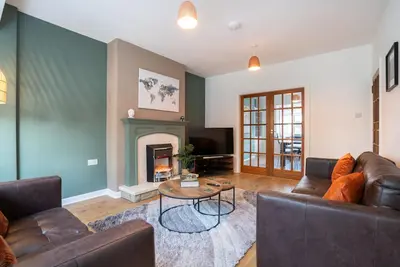 Image de Large-2 Bed House-Free Parking