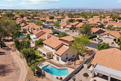 Image de Red Mountain Retreat - 5 Bdrm, Heated Pool and Spa, on golf course!