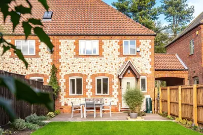 Staithe View - Beautiful cottage in quiet location with stunning marsh views
