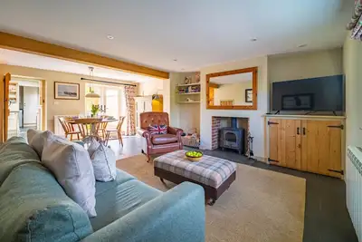 Goose Cottage -  Immaculately presented brick and flint cottage with marsh views
