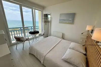 Image de Sur la digue, Face Mer, Vue Exceptionnelle! La Villa Beau SÉJOUR vous accueille