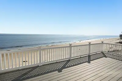 Image de Beachfront, Large Deck, Sleeps 9-11, Open, Airy & Spacious