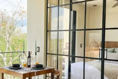 Image de Penthouse Studio Apt w/ Private Roof & Pool ᯽Ph10\n\n