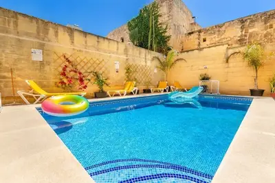 Image de 300y\/o Gozo Country Villa: pool, games, sleeps 14