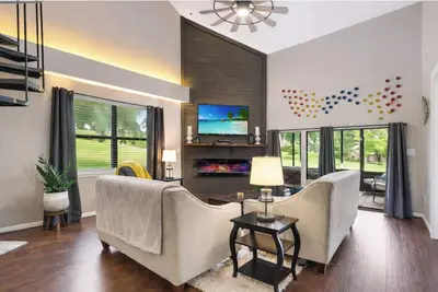 Image de Indoor Heated Pool, Hot Tub, Golf, Game Room, Close to all the fun!