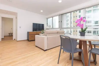 Luxury 1 bedroom apt with free parking