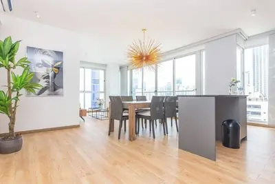 Image de Luxury 2 Br apt free parking and balcony