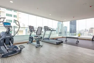 Image de Luxury 2 Br apt with free parking and balcony