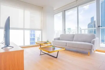 Luxury 2 Bedroom apt with free parking and balcony