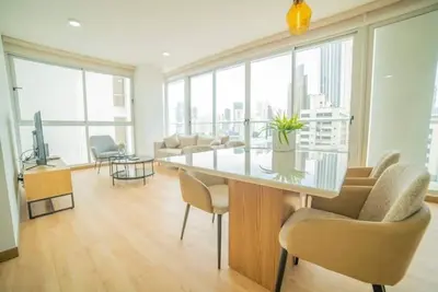 Image de Luxury 2 Br apt free parking and balcony
