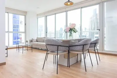 Image de Luxury 2 Br apt free parking and balcony